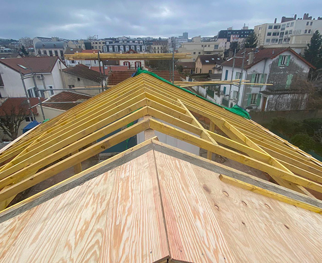 Réparation toiture maison à Montfermeil (93370) - Les Toitures de Jacques en Seine-Saint-Denis (93)